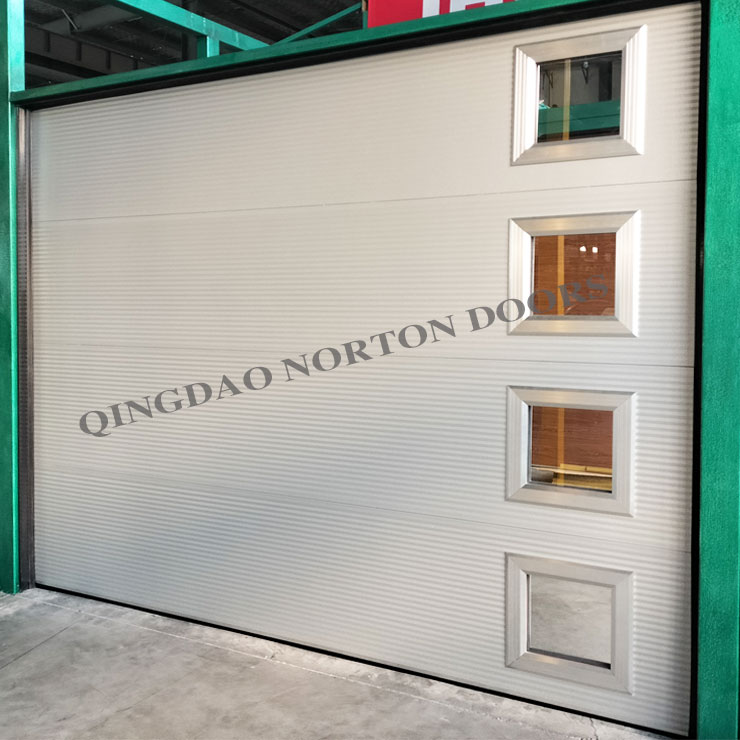 Porte de garage automatique avec fenêtres en verre trempé en alliage en alliage en aluminium