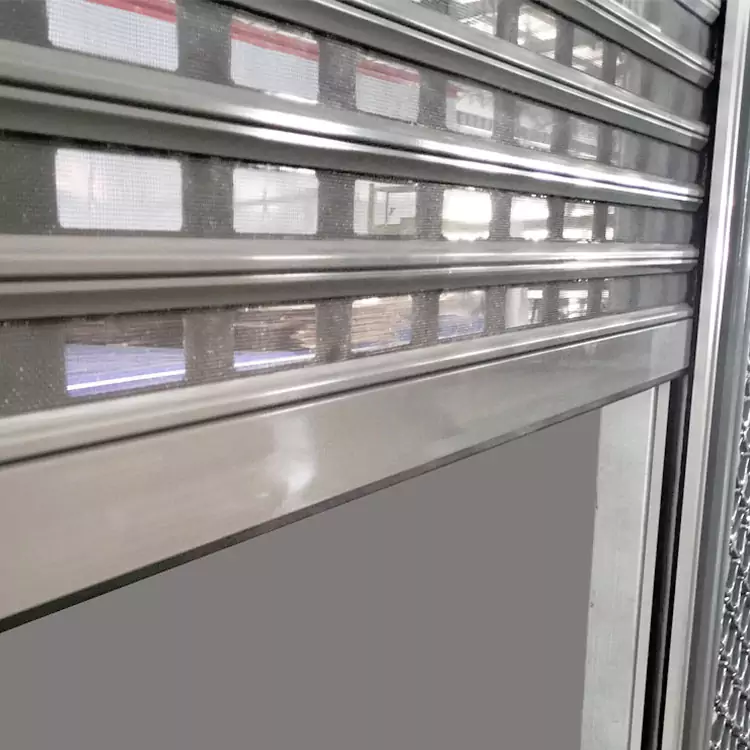 Porte roulante en aluminium coupe-vent pour magasins